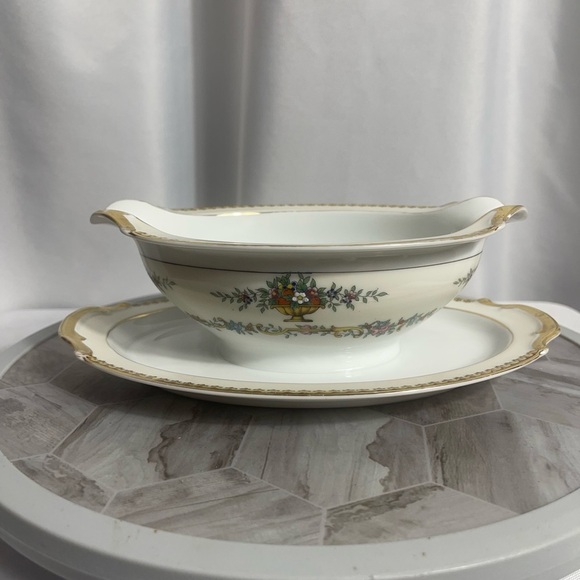 Noritake Feild Japan Elegant Gold Rimmed Porcelain Gravy Boat W/ Attached Plate - Picture 1 of 10